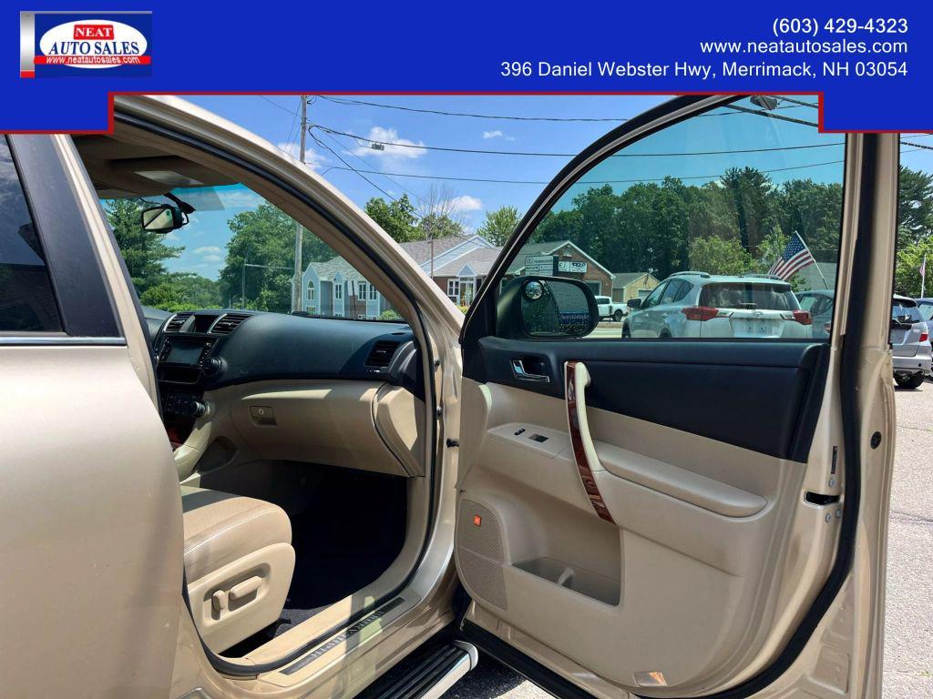 used 2013 Toyota Highlander car, priced at $13,495