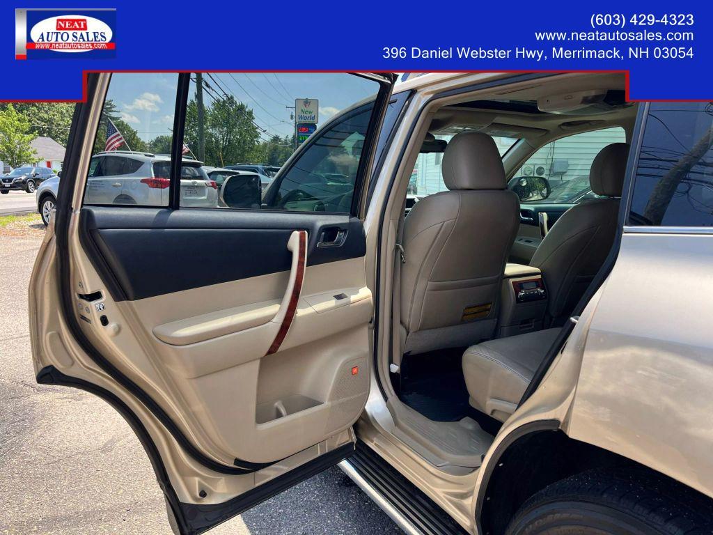 used 2013 Toyota Highlander car, priced at $13,495