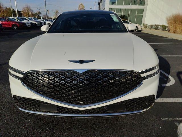 new 2025 Genesis G90 car, priced at $103,040