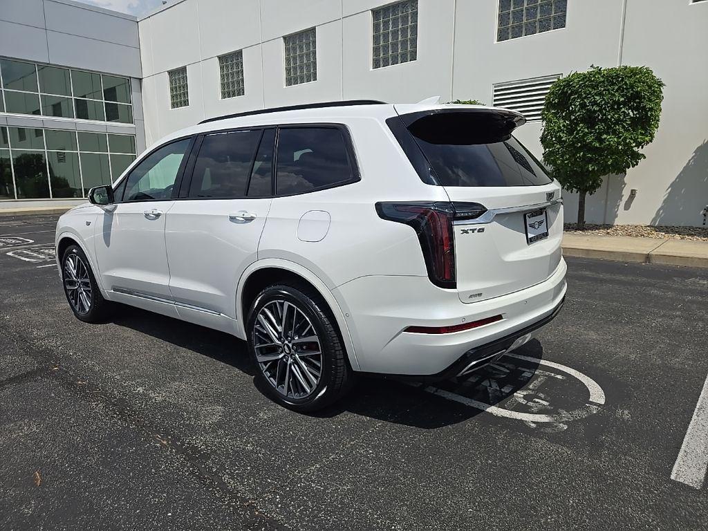 used 2022 Cadillac XT6 car, priced at $41,369