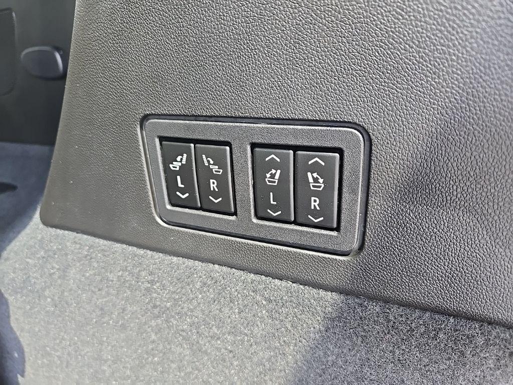 used 2022 Cadillac XT6 car, priced at $41,369