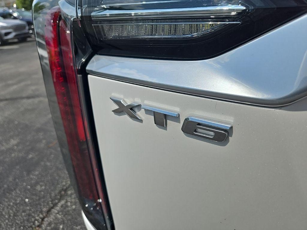 used 2022 Cadillac XT6 car, priced at $41,369