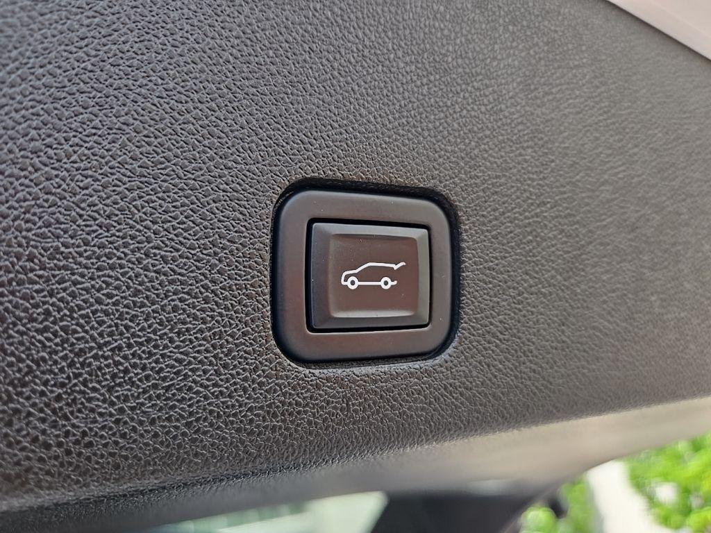 used 2022 Cadillac XT6 car, priced at $41,369