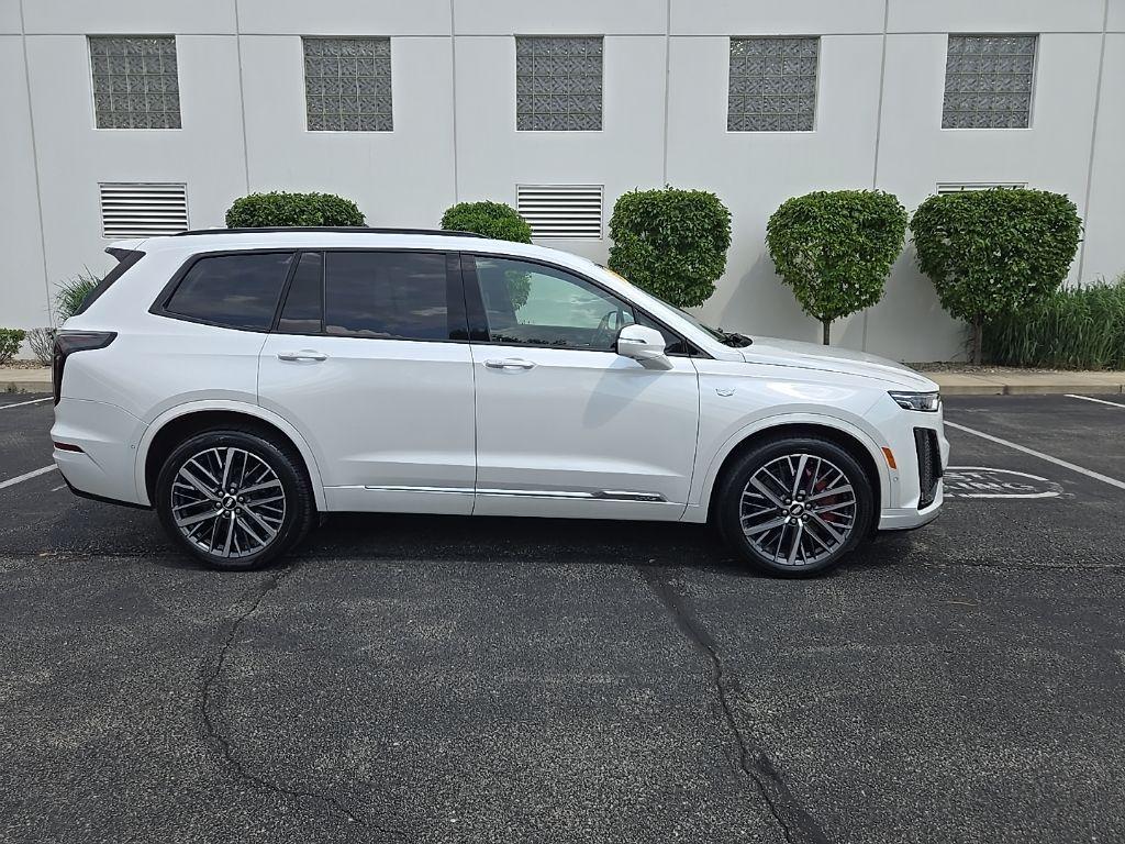 used 2022 Cadillac XT6 car, priced at $41,369