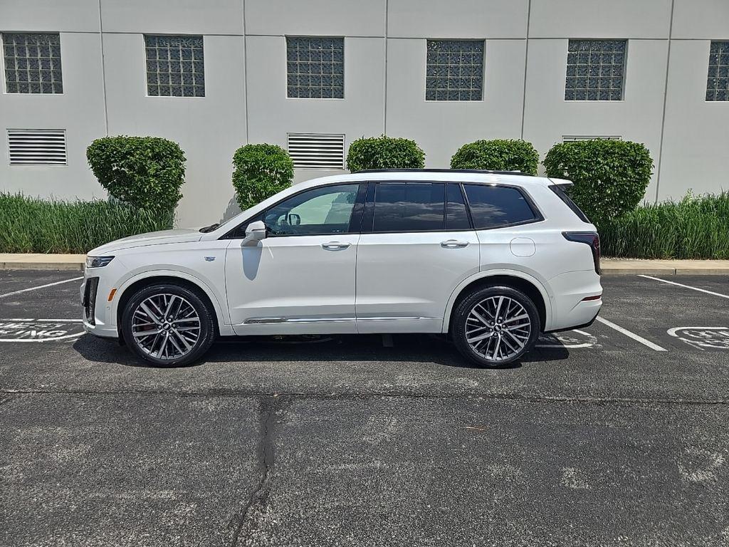 used 2022 Cadillac XT6 car, priced at $41,369