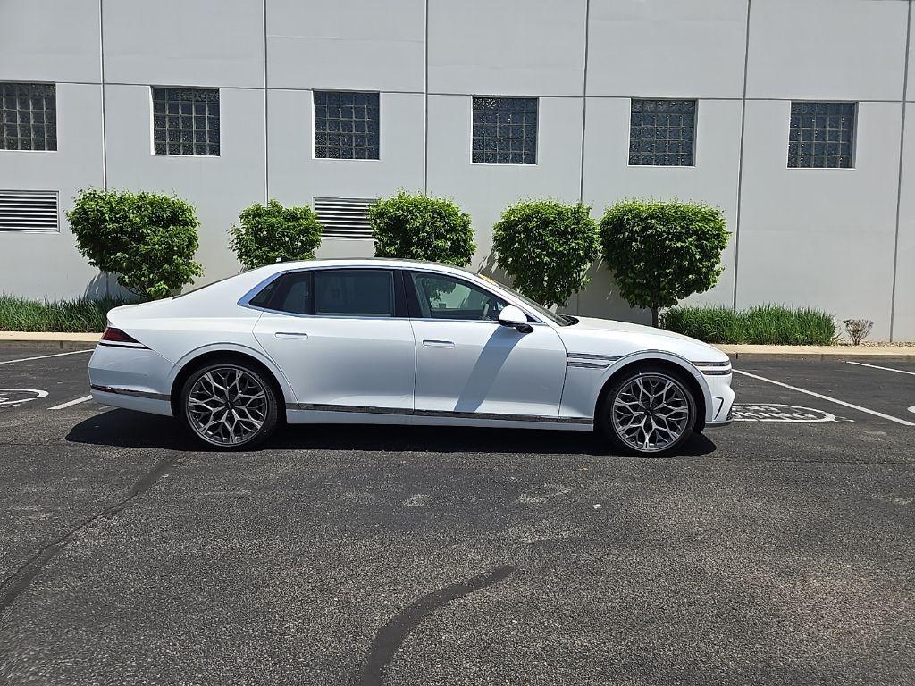 new 2025 Genesis G90 car, priced at $102,405