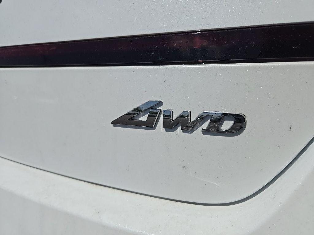 new 2025 Genesis G90 car, priced at $102,405