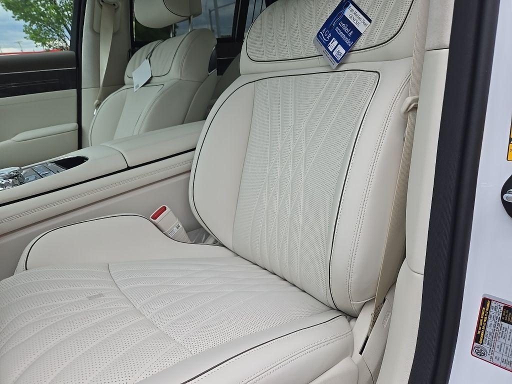 new 2025 Genesis G90 car, priced at $102,405