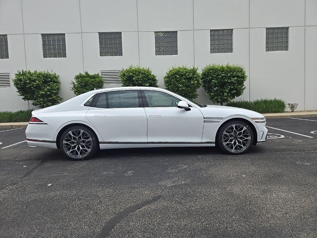 new 2025 Genesis G90 car, priced at $102,405