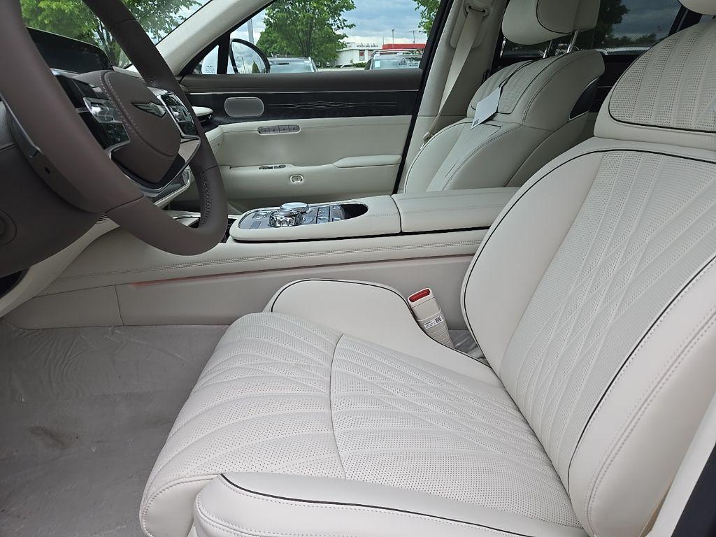 new 2025 Genesis G90 car, priced at $102,405