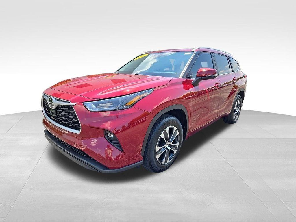 used 2023 Toyota Highlander car, priced at $39,553