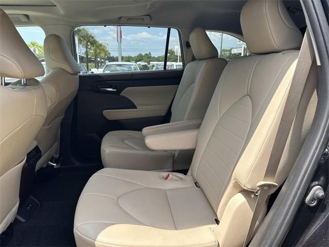 used 2021 Toyota Highlander car, priced at $31,500