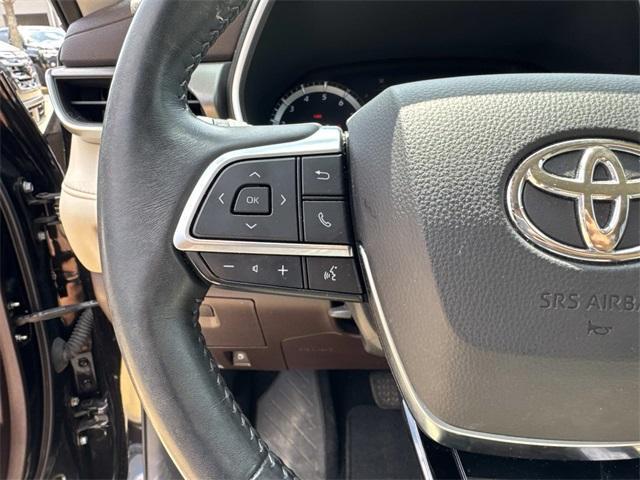 used 2021 Toyota Highlander car, priced at $31,500