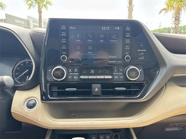 used 2021 Toyota Highlander car, priced at $31,500