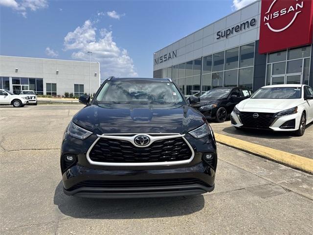 used 2021 Toyota Highlander car, priced at $31,500