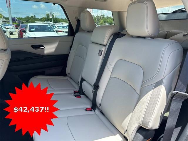 new 2025 Nissan Pathfinder car, priced at $42,437