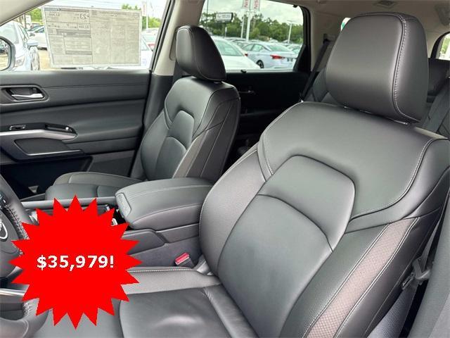 new 2025 Nissan Pathfinder car, priced at $35,979