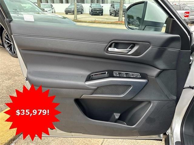 new 2025 Nissan Pathfinder car, priced at $35,979