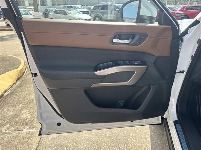 new 2025 Nissan Pathfinder car, priced at $45,900
