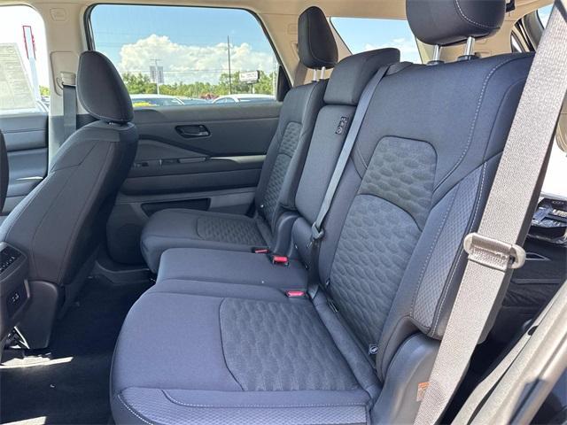 new 2025 Nissan Pathfinder car, priced at $34,500