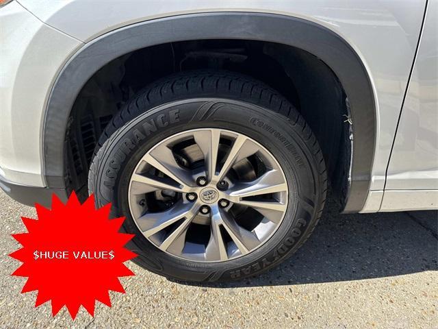 used 2015 Toyota Highlander car, priced at $18,700