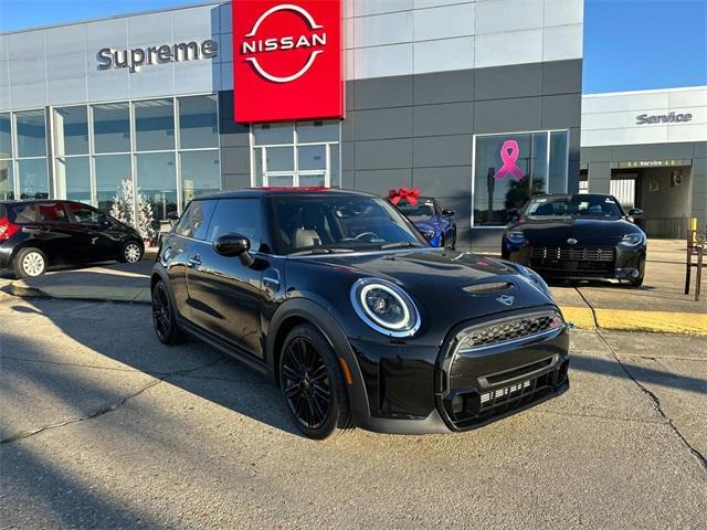 used 2022 MINI Hardtop car, priced at $26,500