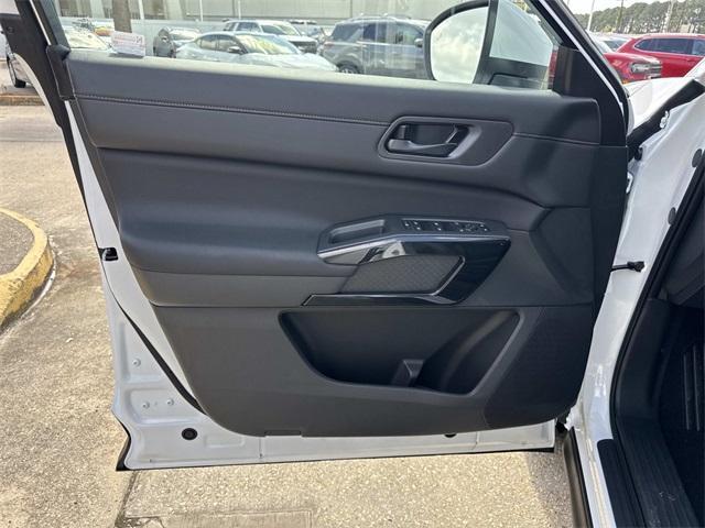 new 2025 Nissan Pathfinder car, priced at $37,500