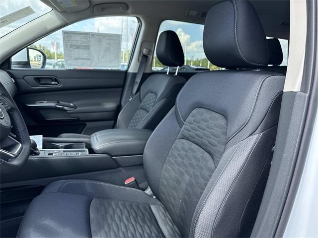 new 2025 Nissan Pathfinder car, priced at $37,500