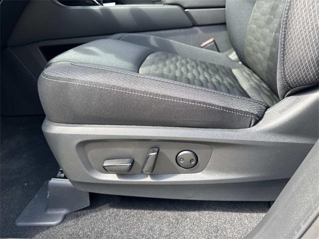 new 2025 Nissan Pathfinder car, priced at $37,500