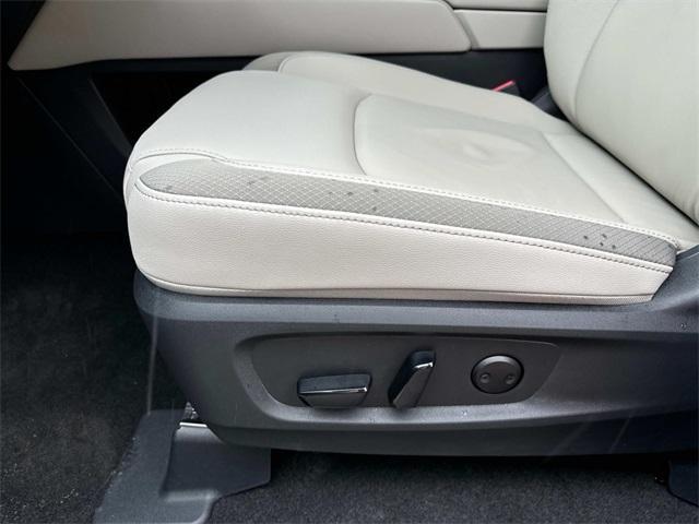 new 2025 Nissan Pathfinder car, priced at $41,428
