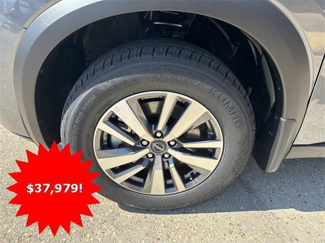 new 2025 Nissan Pathfinder car, priced at $37,979