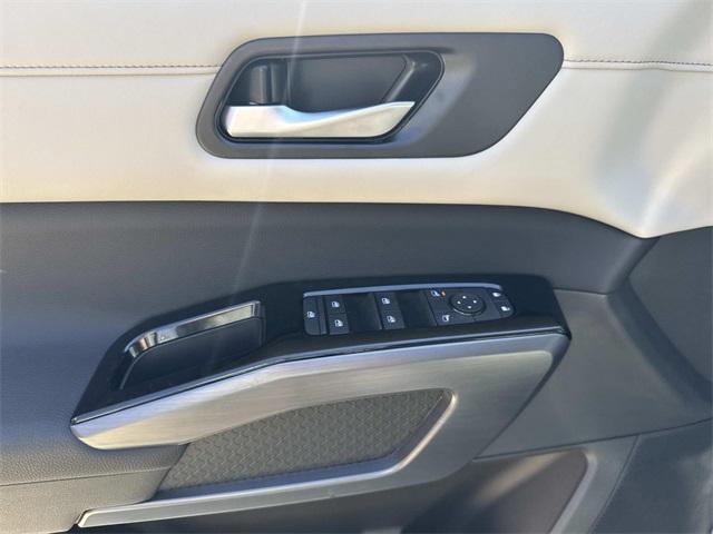new 2025 Nissan Pathfinder car, priced at $38,800
