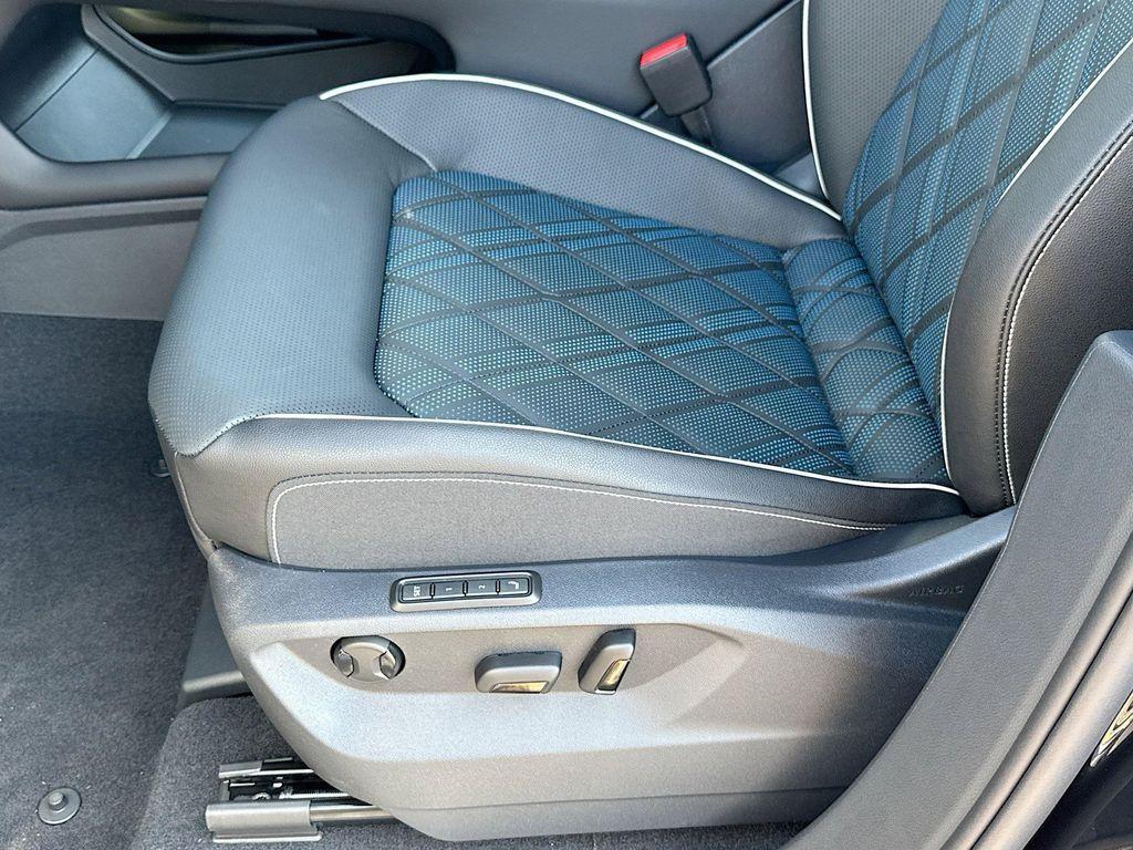 new 2025 Volkswagen Atlas Cross Sport car, priced at $49,369