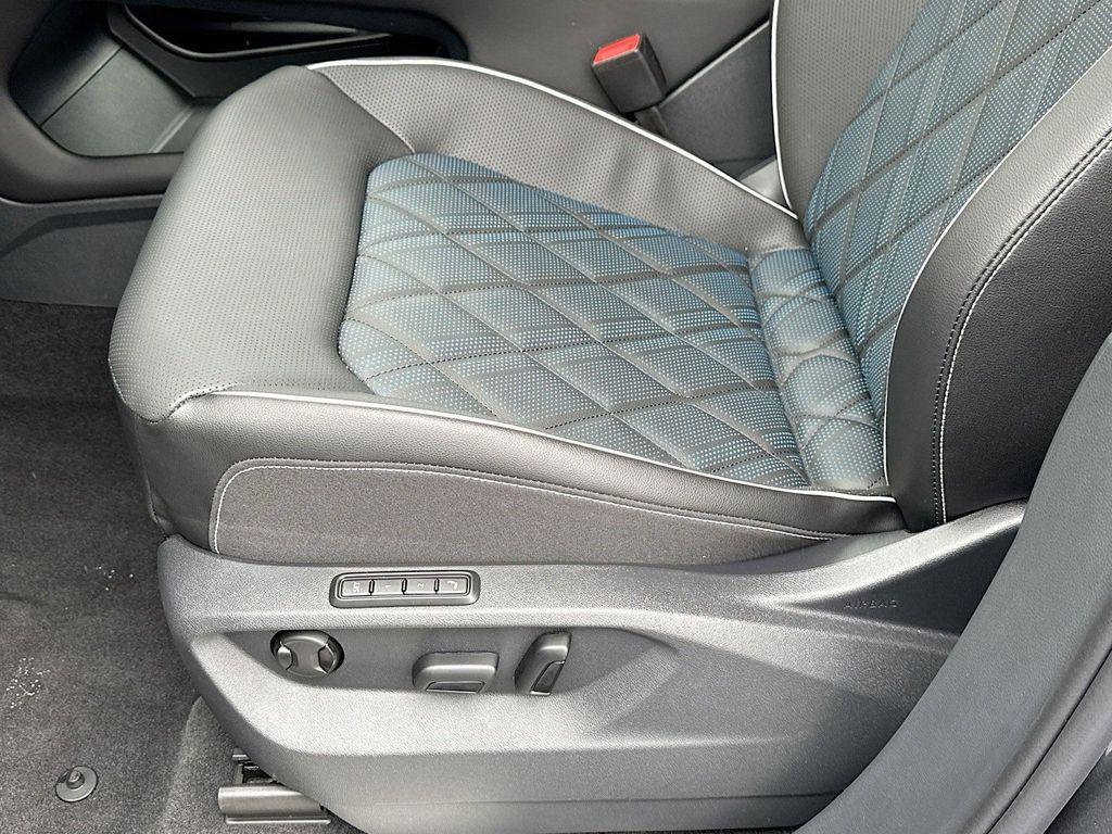 new 2025 Volkswagen Atlas Cross Sport car, priced at $49,224