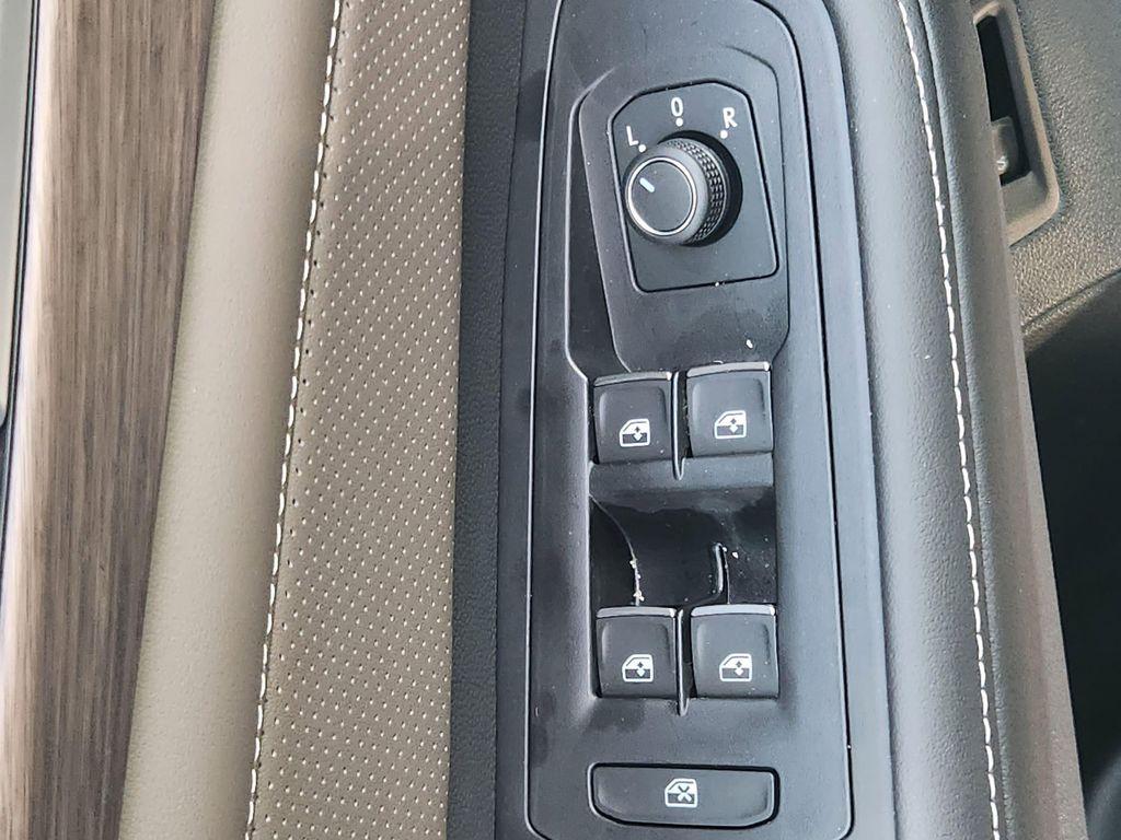 new 2025 Volkswagen Atlas car, priced at $44,506