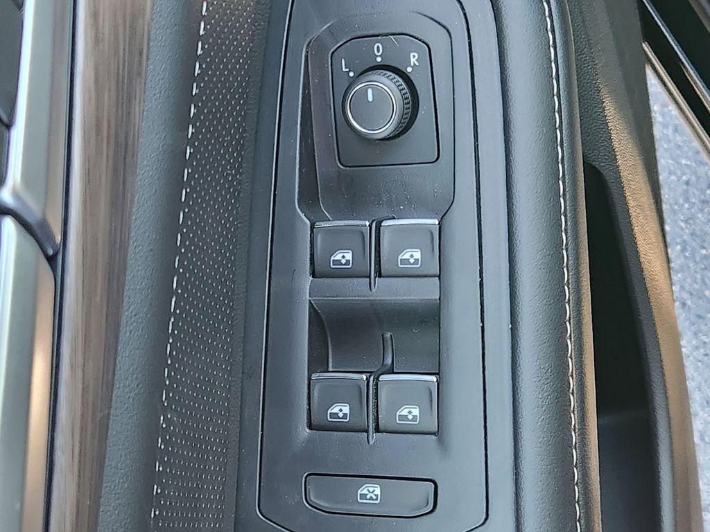 new 2025 Volkswagen Atlas car, priced at $44,506