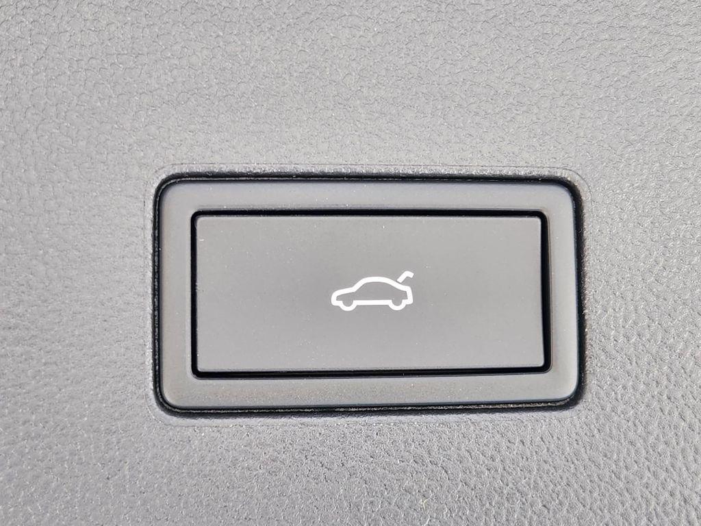 new 2025 Volkswagen Atlas car, priced at $49,810