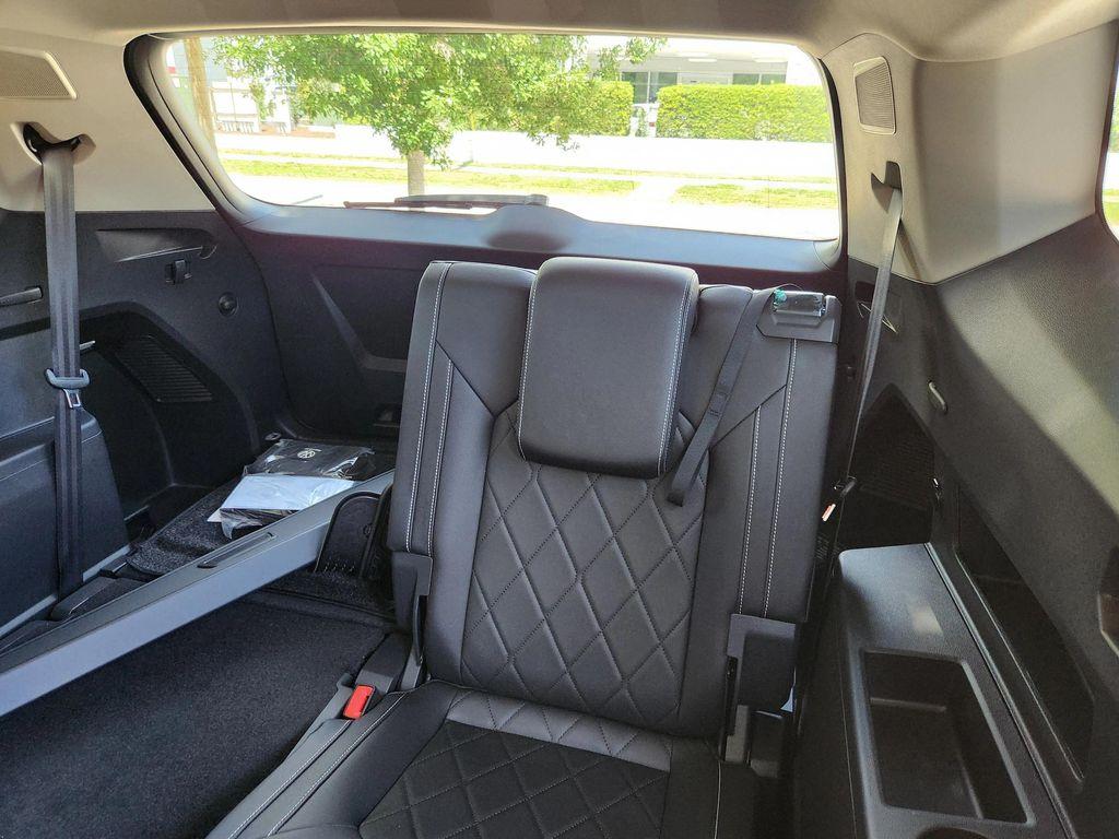 new 2025 Volkswagen Atlas car, priced at $49,810