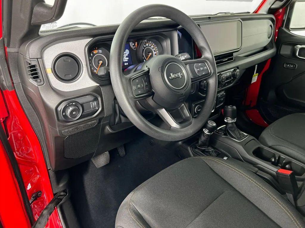 new 2025 Jeep Wrangler car, priced at $47,070