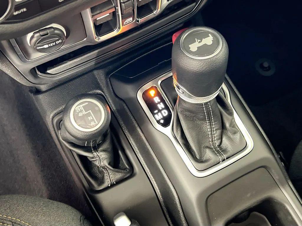 new 2025 Jeep Wrangler car, priced at $47,070
