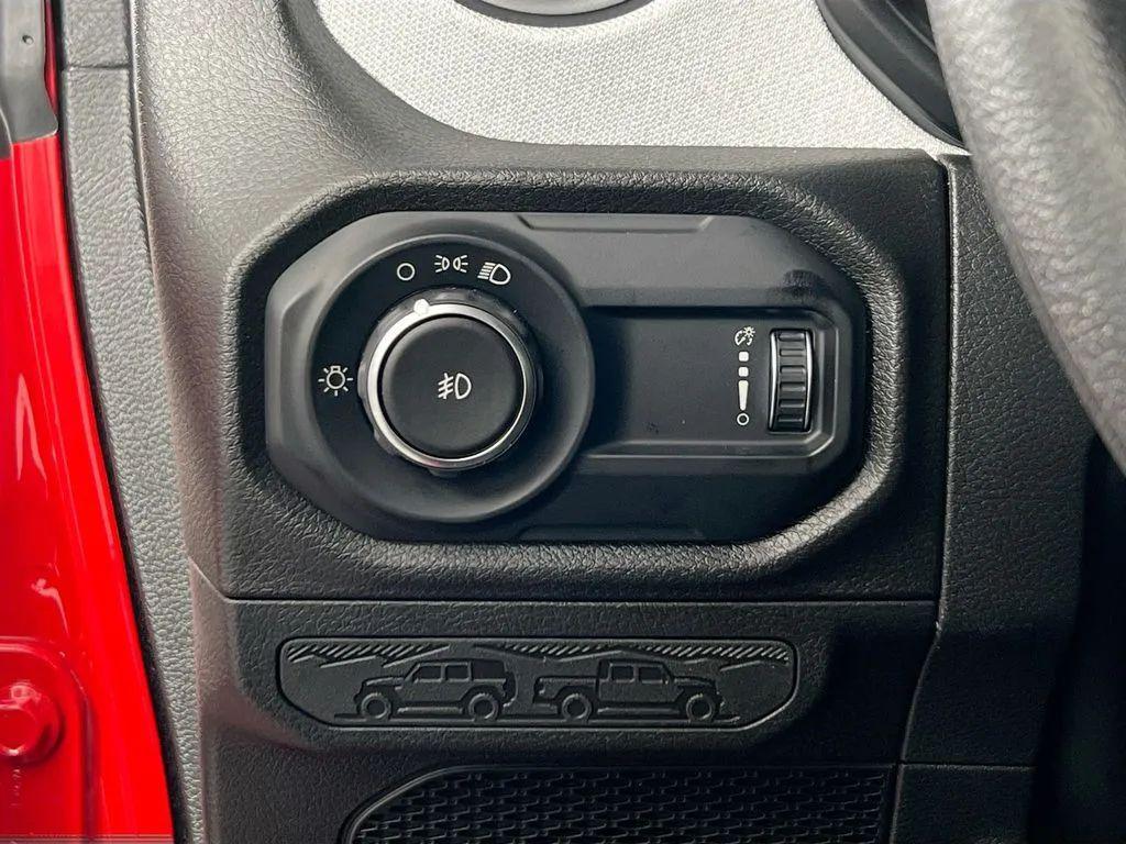 new 2025 Jeep Wrangler car, priced at $47,070