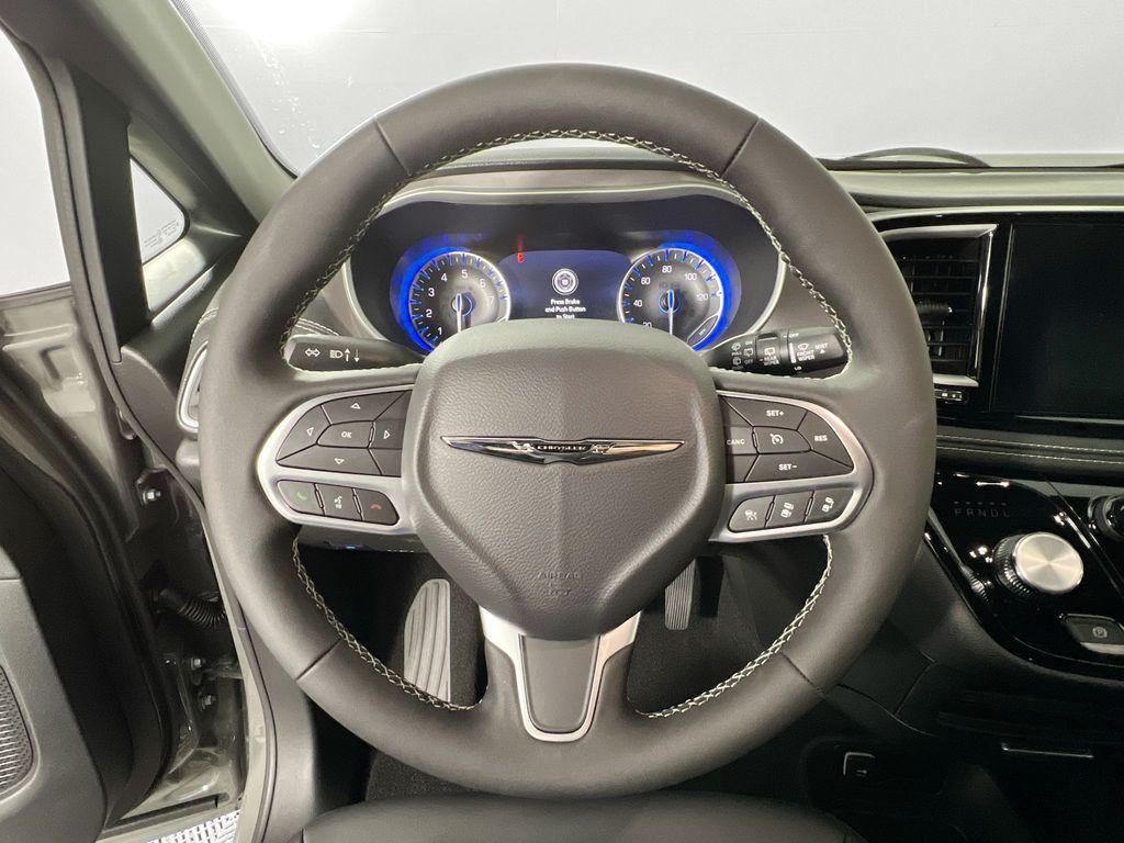 new 2025 Chrysler Pacifica car, priced at $42,422