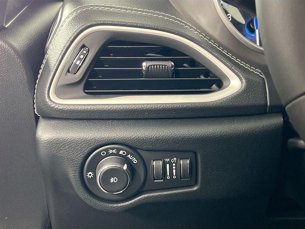 new 2025 Chrysler Pacifica car, priced at $42,422