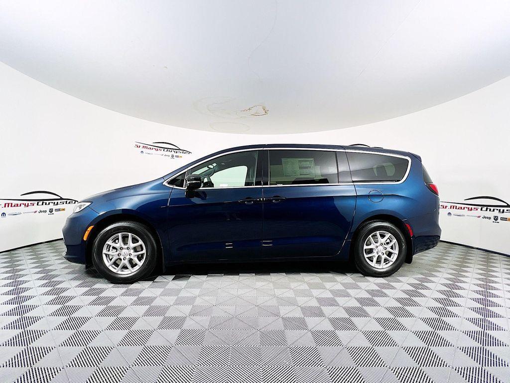 new 2025 Chrysler Pacifica car, priced at $42,422