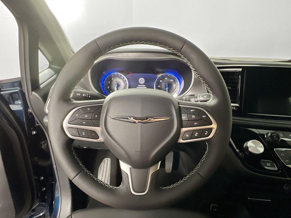 new 2025 Chrysler Pacifica car, priced at $42,422