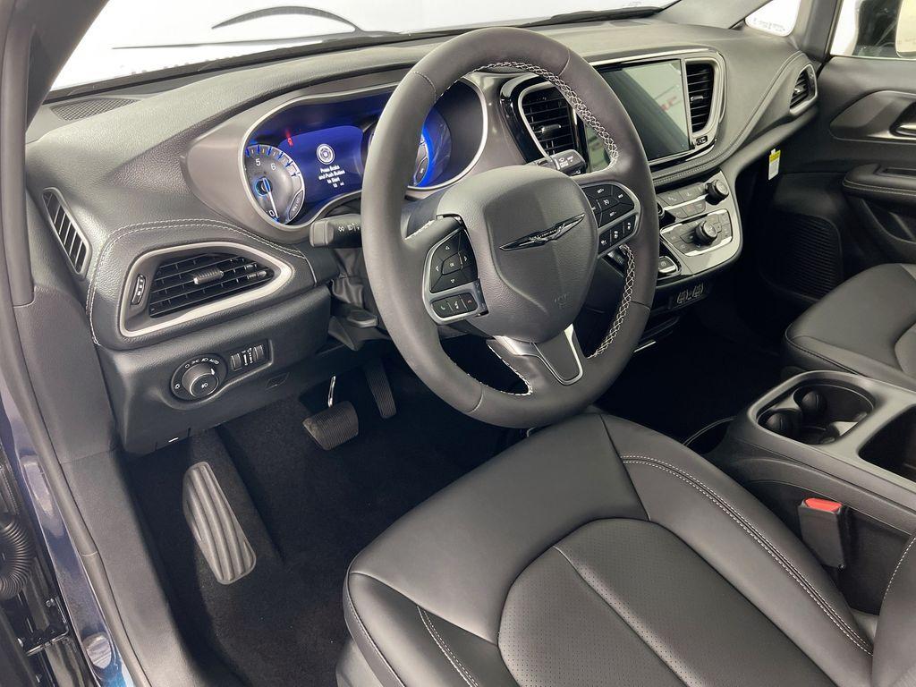 new 2025 Chrysler Pacifica car, priced at $42,422