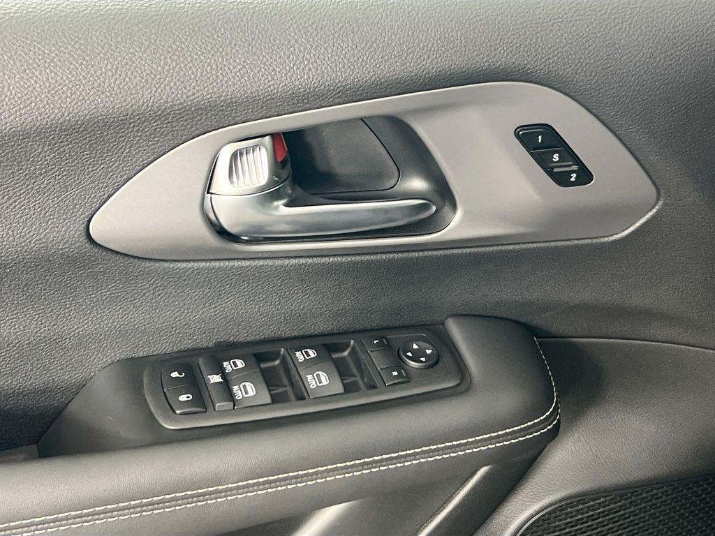 new 2025 Chrysler Pacifica car, priced at $42,422