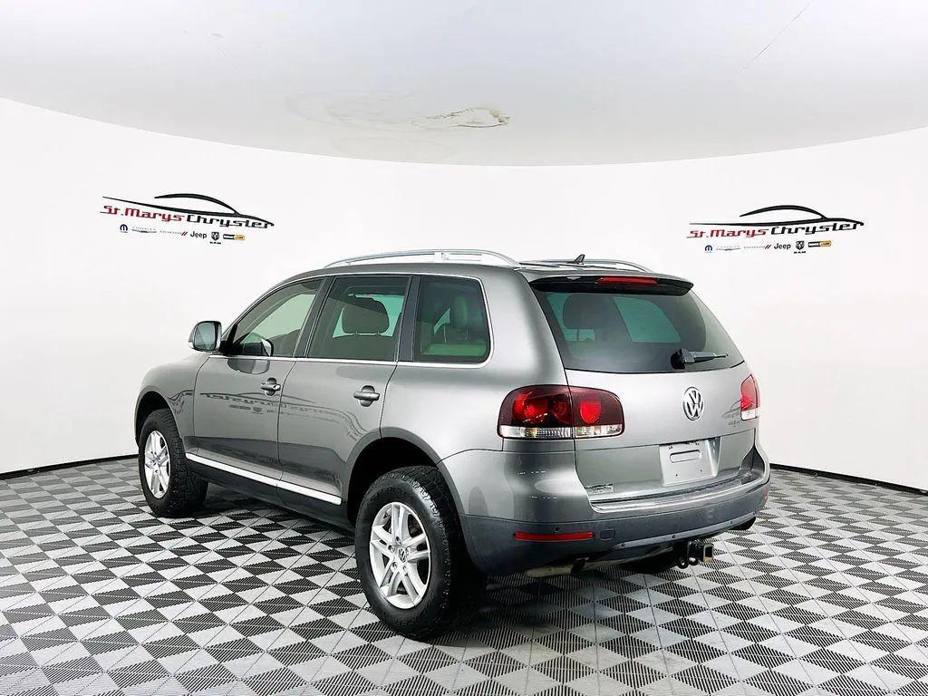 used 2009 Volkswagen Touareg 2 car, priced at $6,500