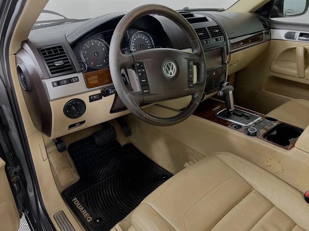 used 2009 Volkswagen Touareg 2 car, priced at $6,500