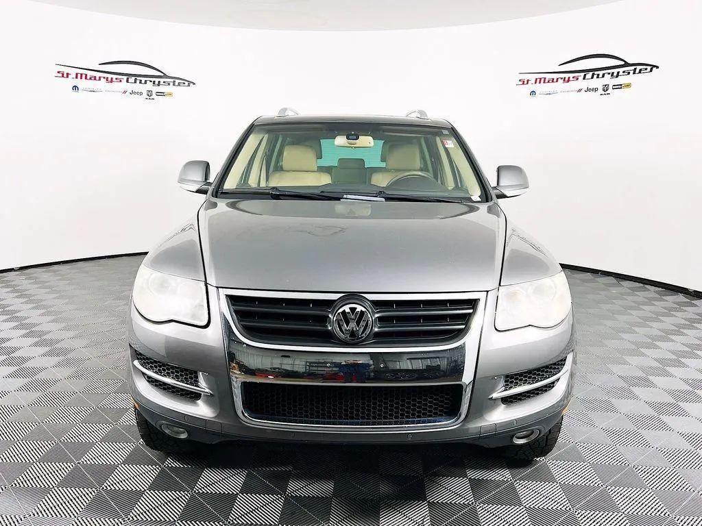used 2009 Volkswagen Touareg 2 car, priced at $6,500